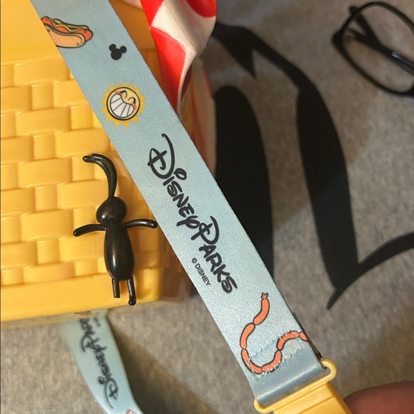 Disney Parks Mickey Minnie Picnic Basket Popcorn Bucket Strap Exclusive - Picture 13 of 15